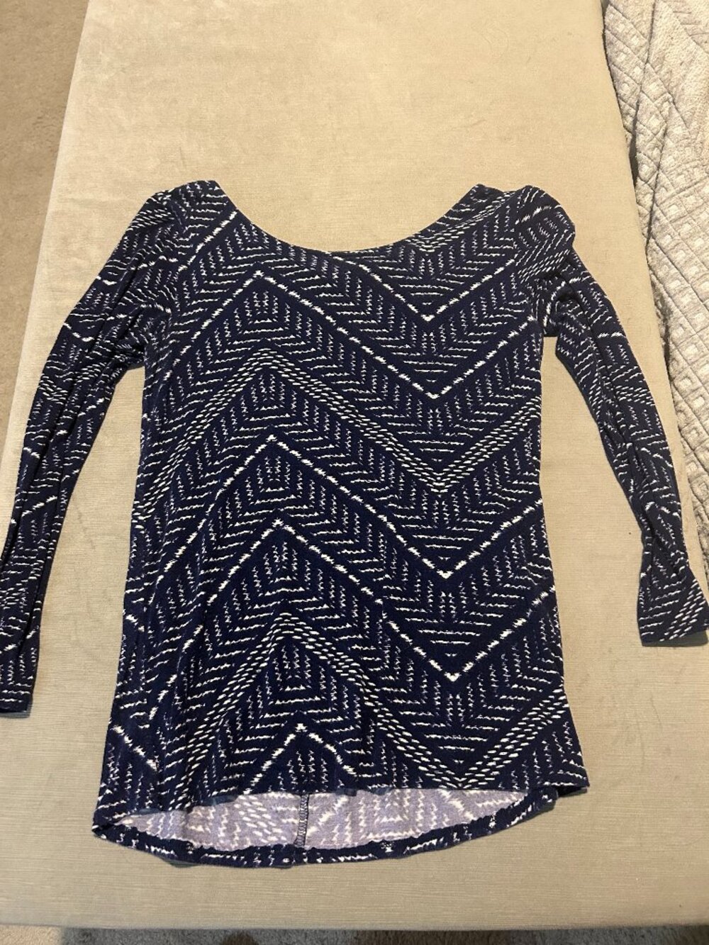 LUCKY BRAND Navy White Chevron Long Sleeve Twist Keyhole Back Top XS